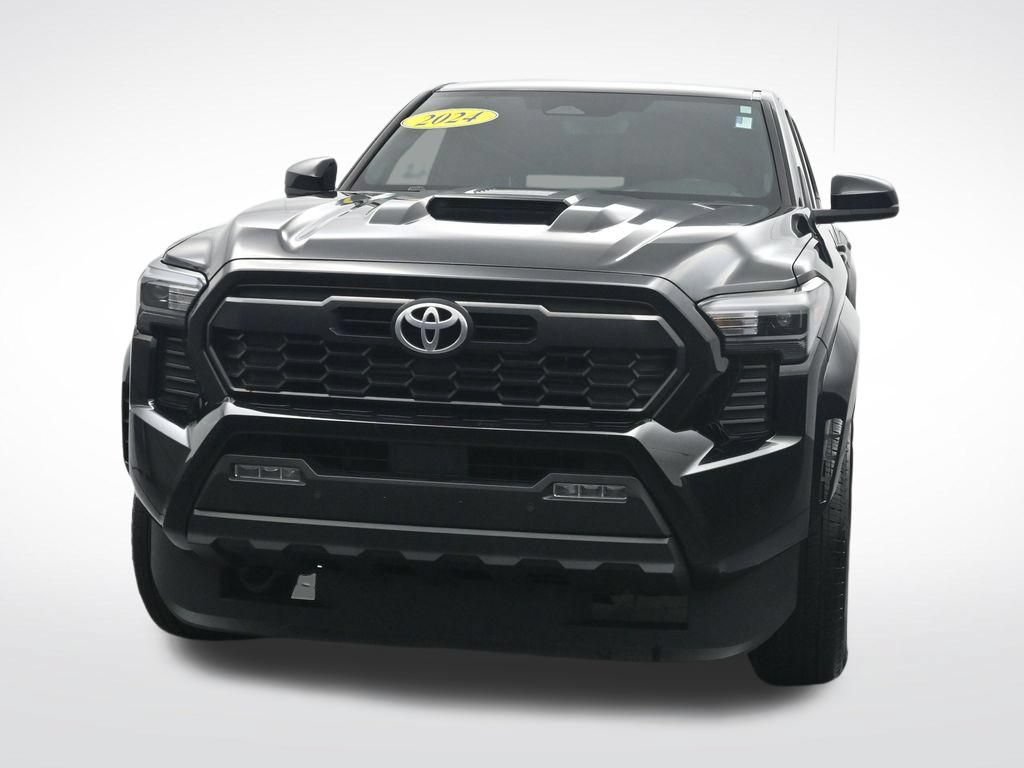 Used 2024 Toyota Tacoma TRD Sport w/ TRD Sport Upgrade Package AWD/4WD image 2