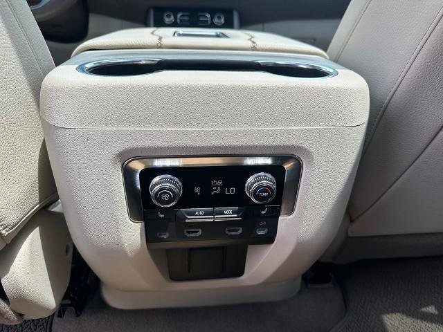 Used 2024 GMC Yukon Denali w/ Advanced Technology Package AWD/4WD image 19