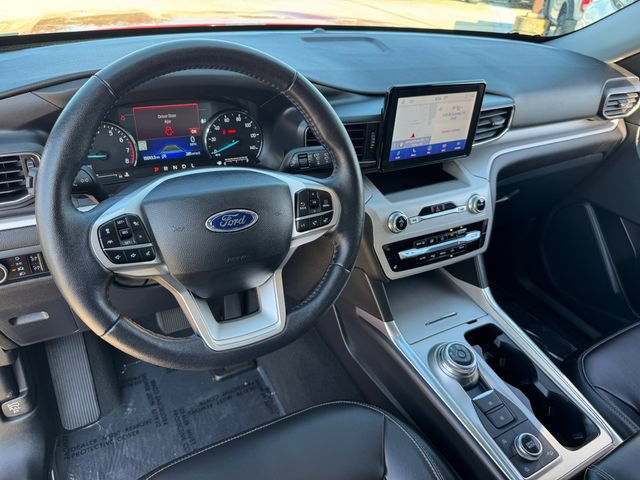 Certified 2024 Ford Explorer XLT w/ Equipment Group 202A AWD/4WD image 3