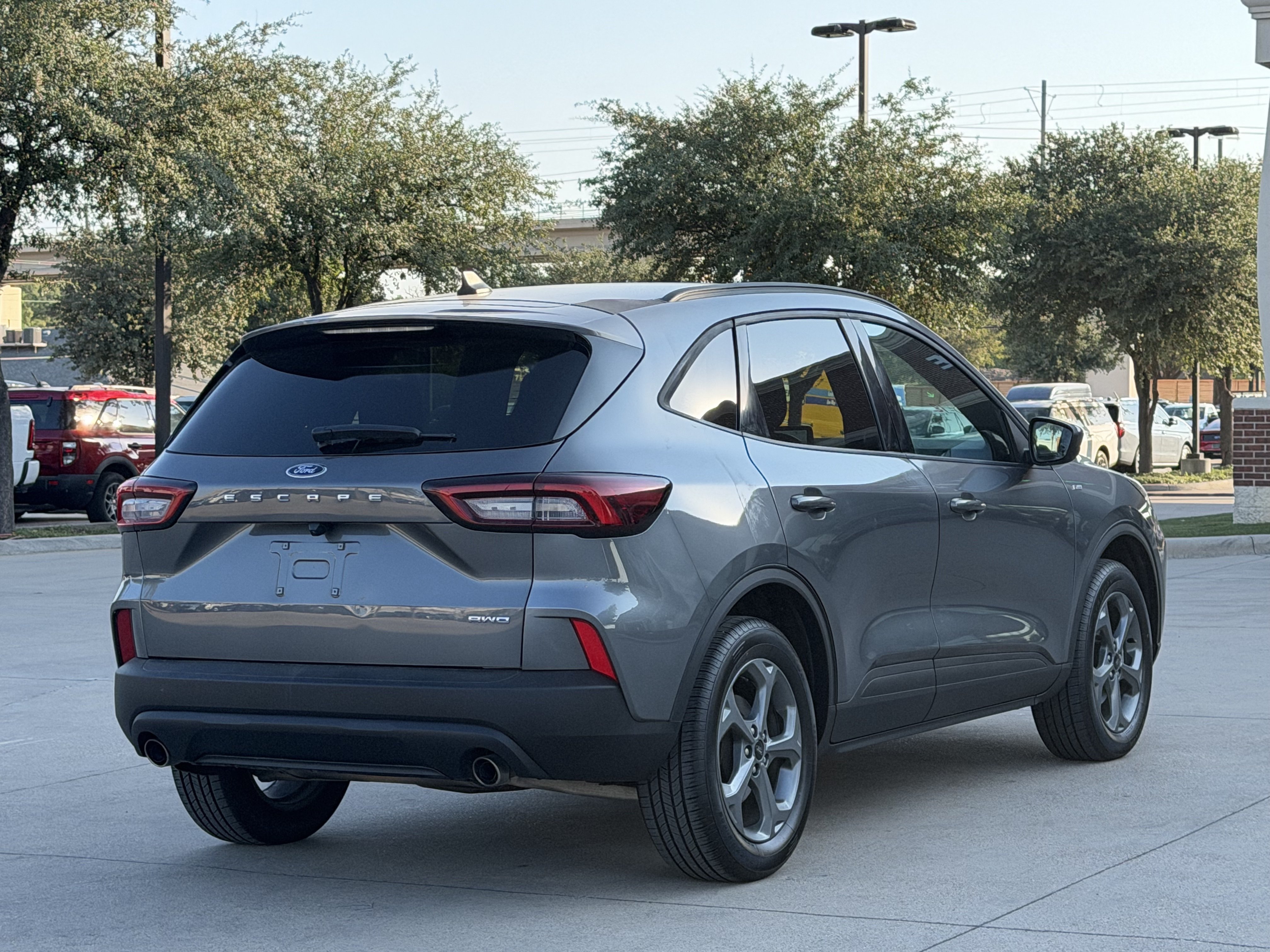 Certified 2025 Ford Escape ST-Line Select AWD/4WD image 4