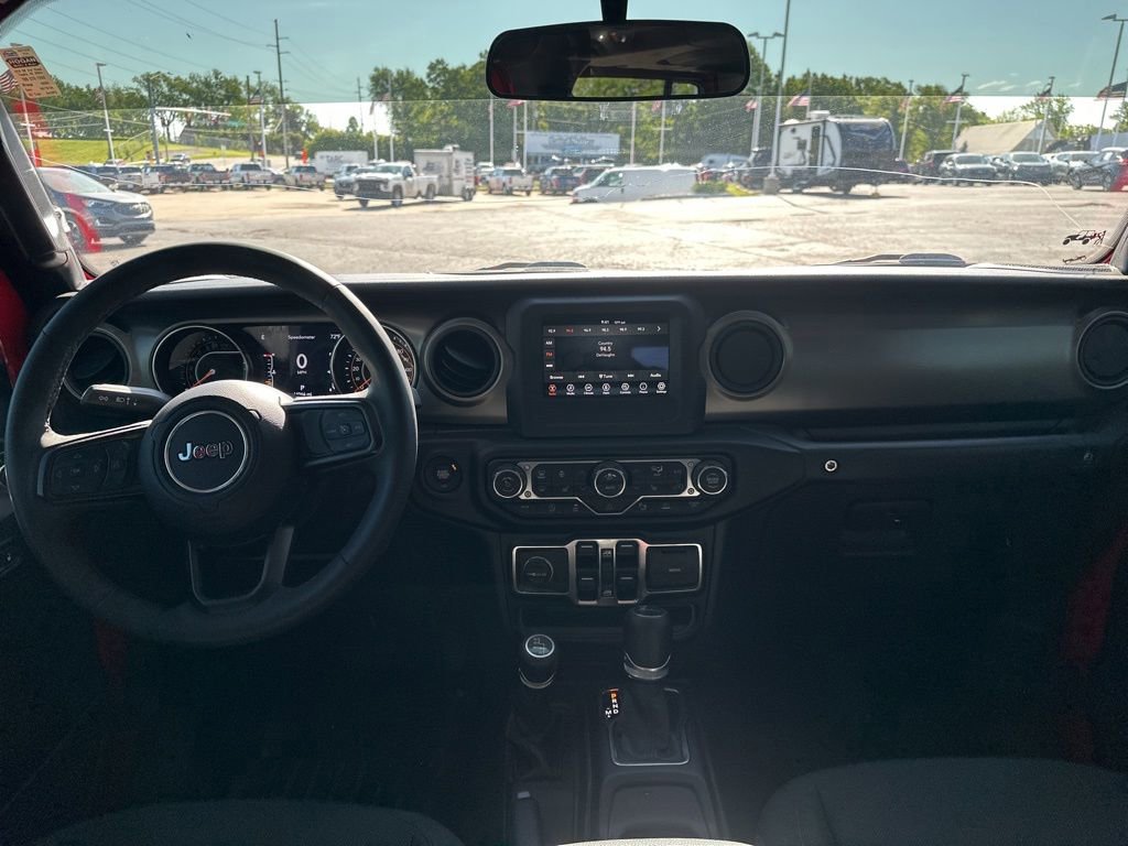 Used 2023 Jeep Gladiator Sport AWD/4WD image 10