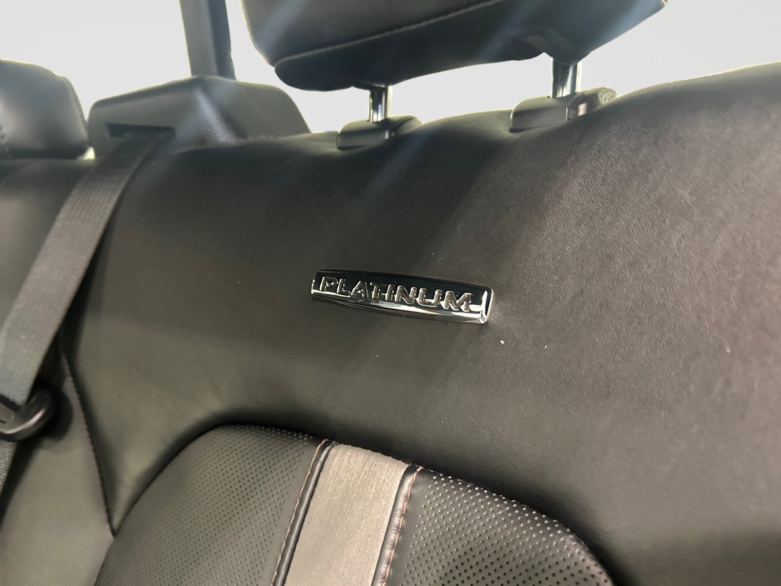 Certified 2018 Ford F350 Platinum w/ Platinum Ultimate Package AWD/4WD image 16