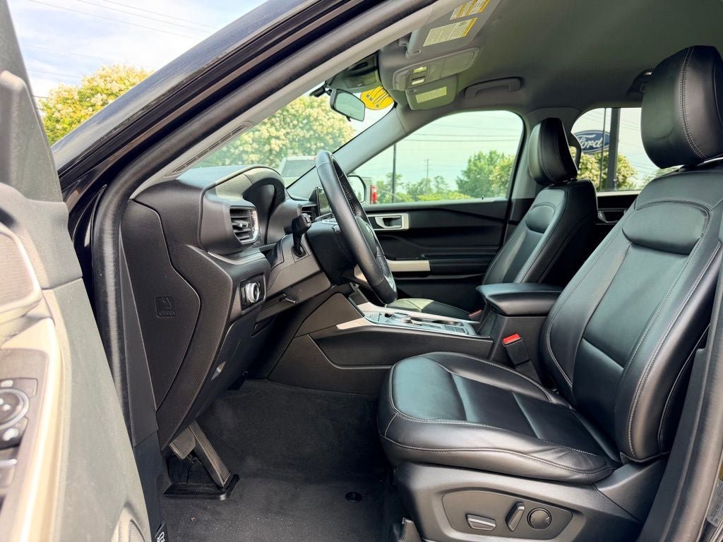 Certified 2022 Ford Explorer XLT w/ Equipment Group 202A RWD image 23