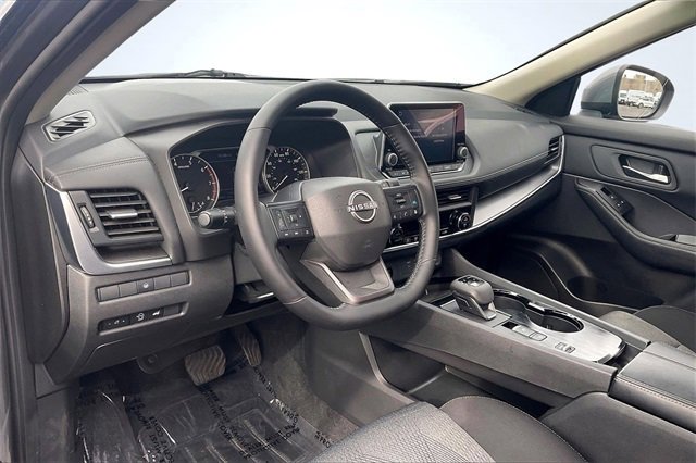 Used 2025 Nissan Rogue SV image 13