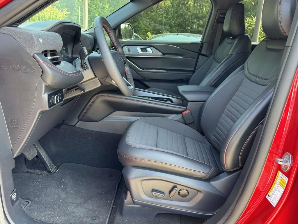 Certified 2025 Ford Explorer ST-Line RWD image 22