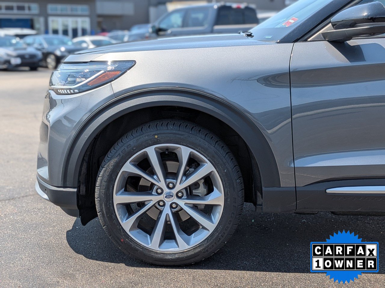 Certified 2025 Ford Explorer Platinum w/ Ultimate Package AWD/4WD image 8