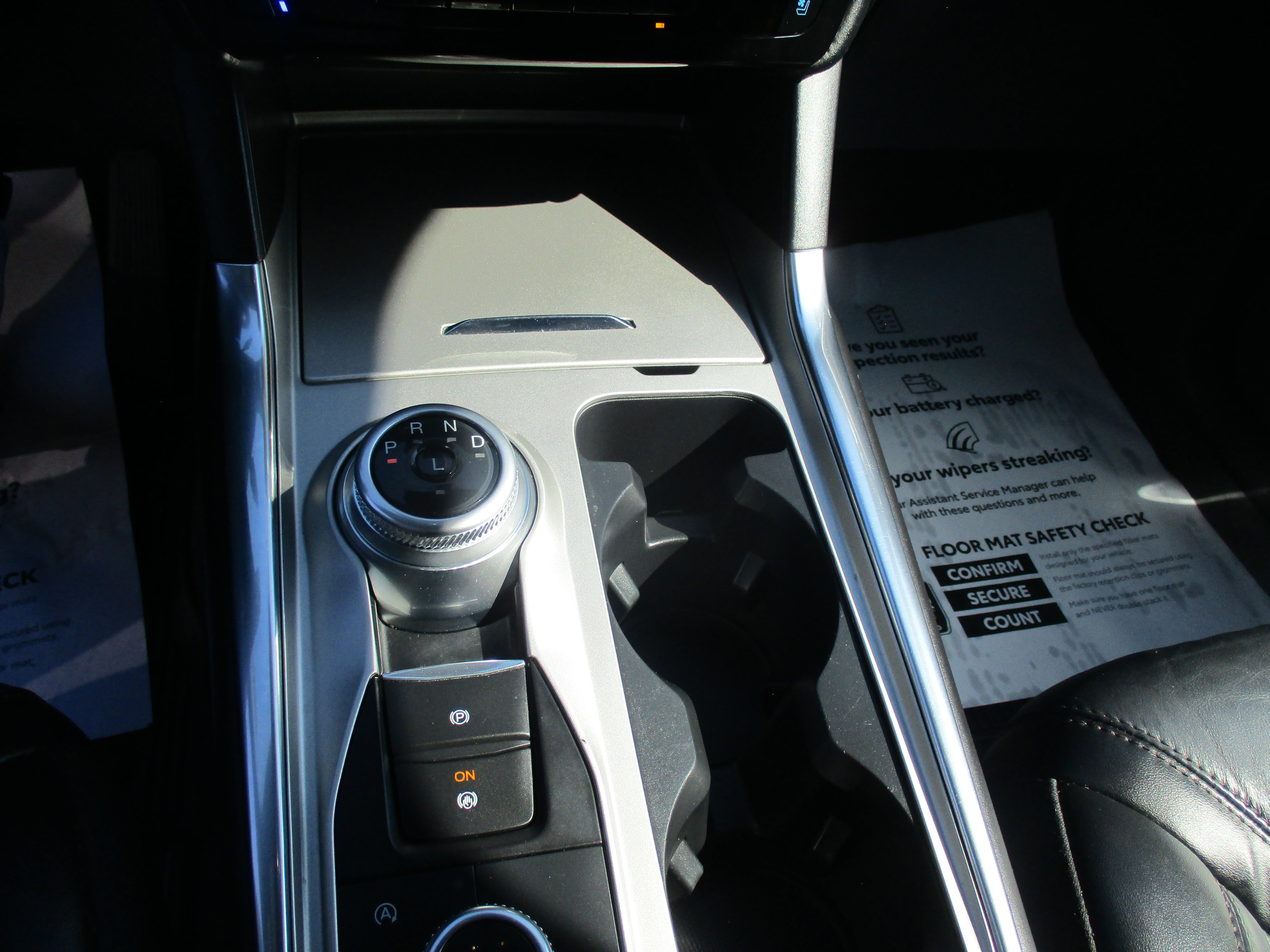 Certified 2023 Ford Explorer Platinum w/ Technology Package AWD/4WD image 18