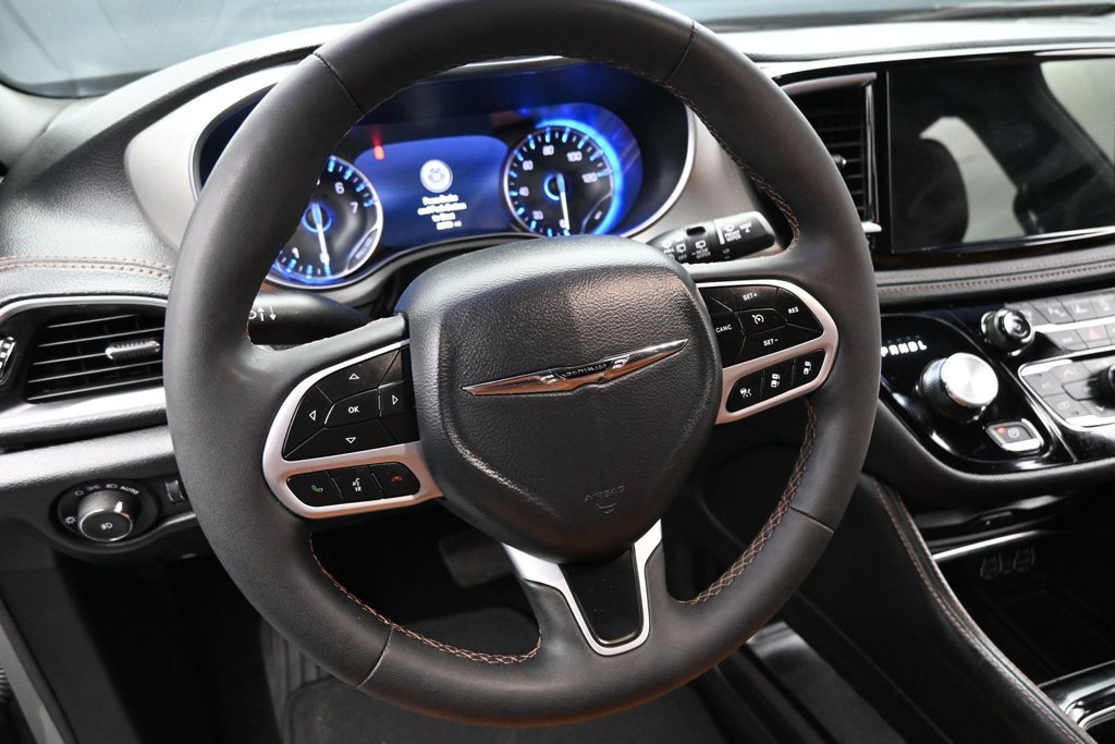 Used 2024 Chrysler Pacifica Pinnacle FWD image 11