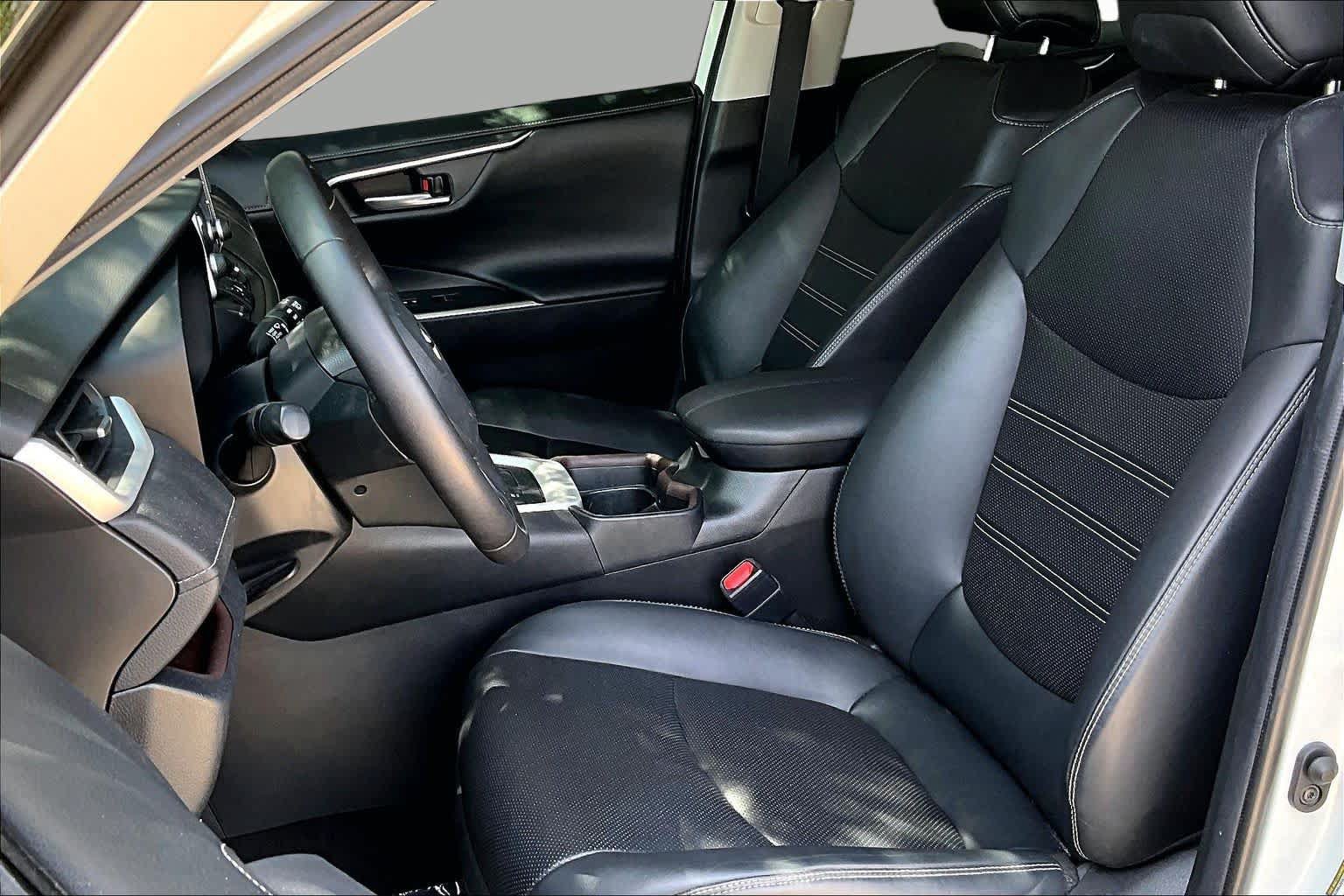 Used 2020 Toyota RAV4 Limited w/ Limited Grade Weather Package AWD/4WD image 8