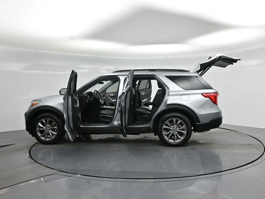 Certified 2022 Ford Explorer XLT w/ Equipment Group 202A image 38