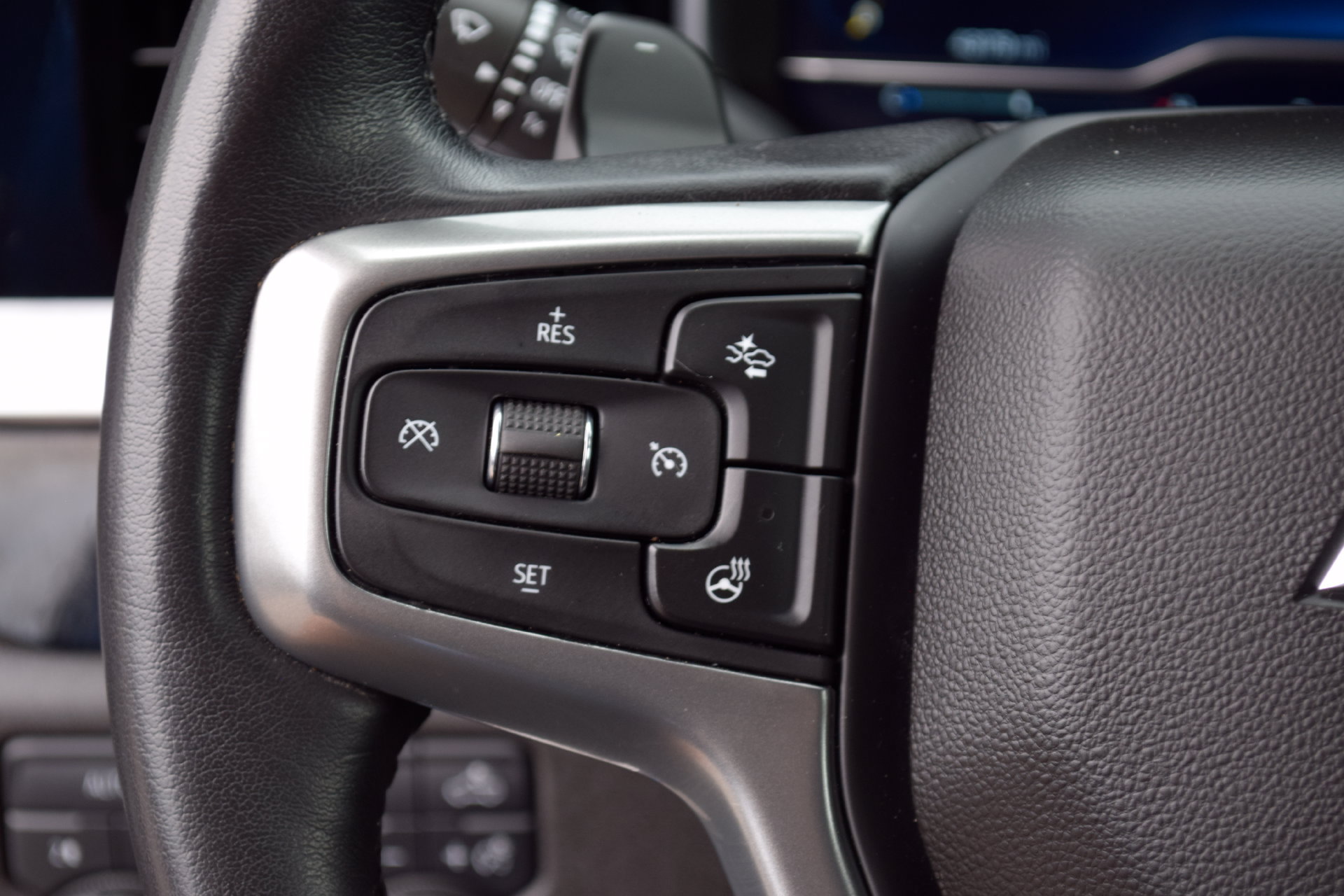 Used 2022 Chevrolet Silverado 1500 LTZ w/ LTZ Premium Package AWD/4WD image 8
