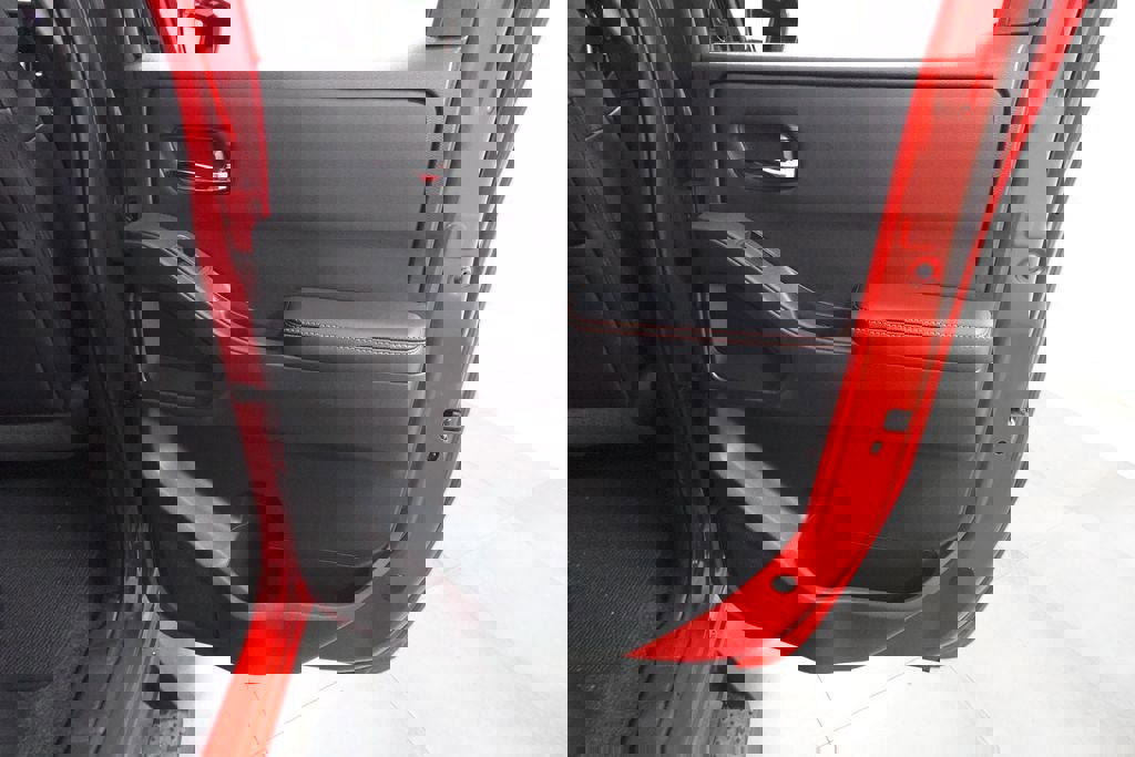 Used 2025 Nissan Frontier PRO-4X w/ Pro Premium Package AWD/4WD image 30