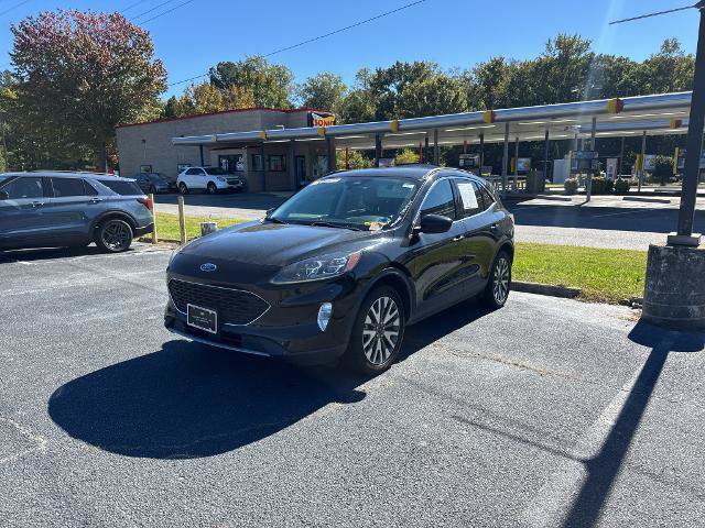 Certified 2022 Ford Escape Titanium AWD/4WD image 1