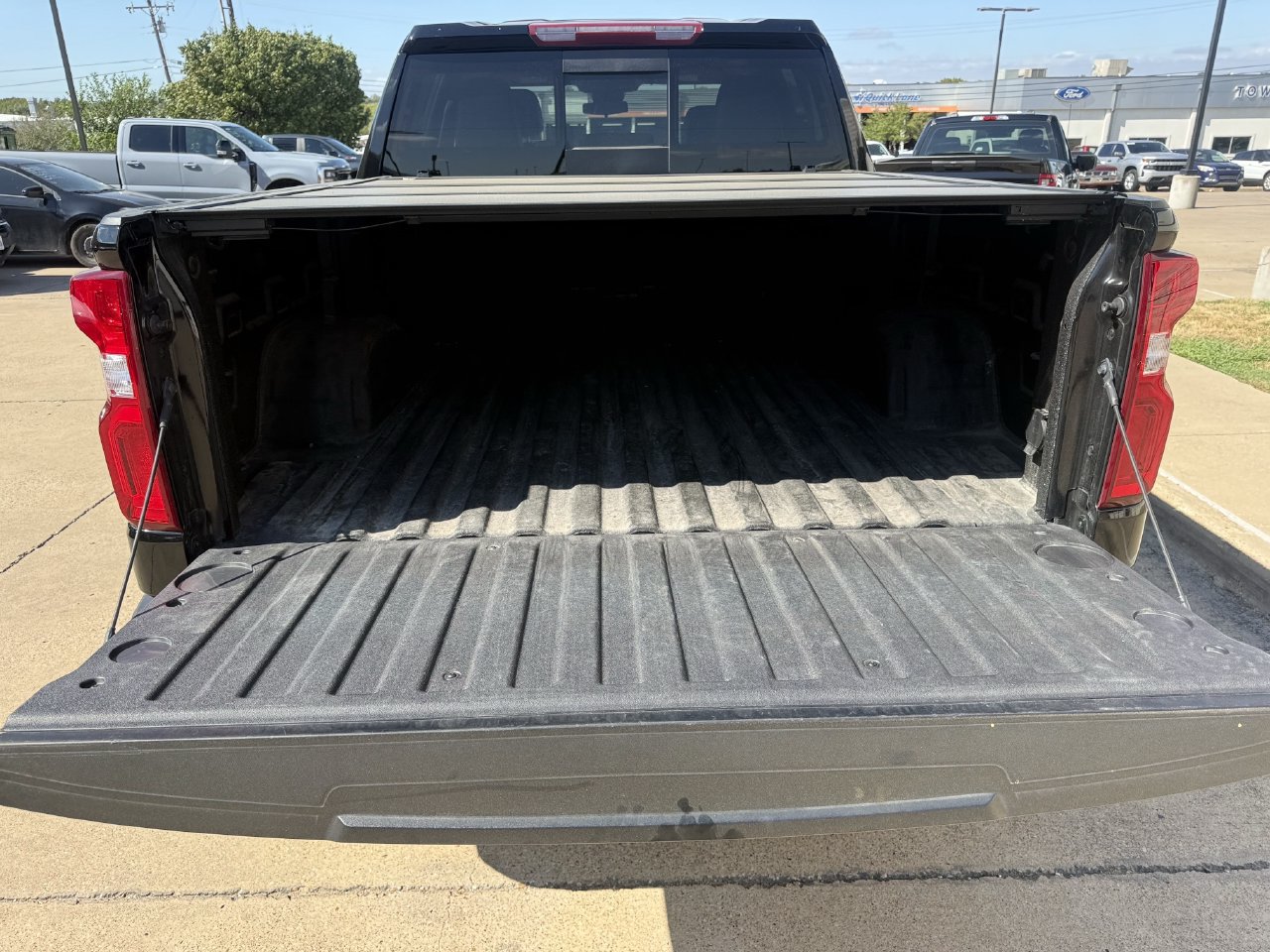 Used 2024 Chevrolet Silverado 1500 LT Trail Boss w/ LT Trail Boss Premium Package AWD/4WD image 28