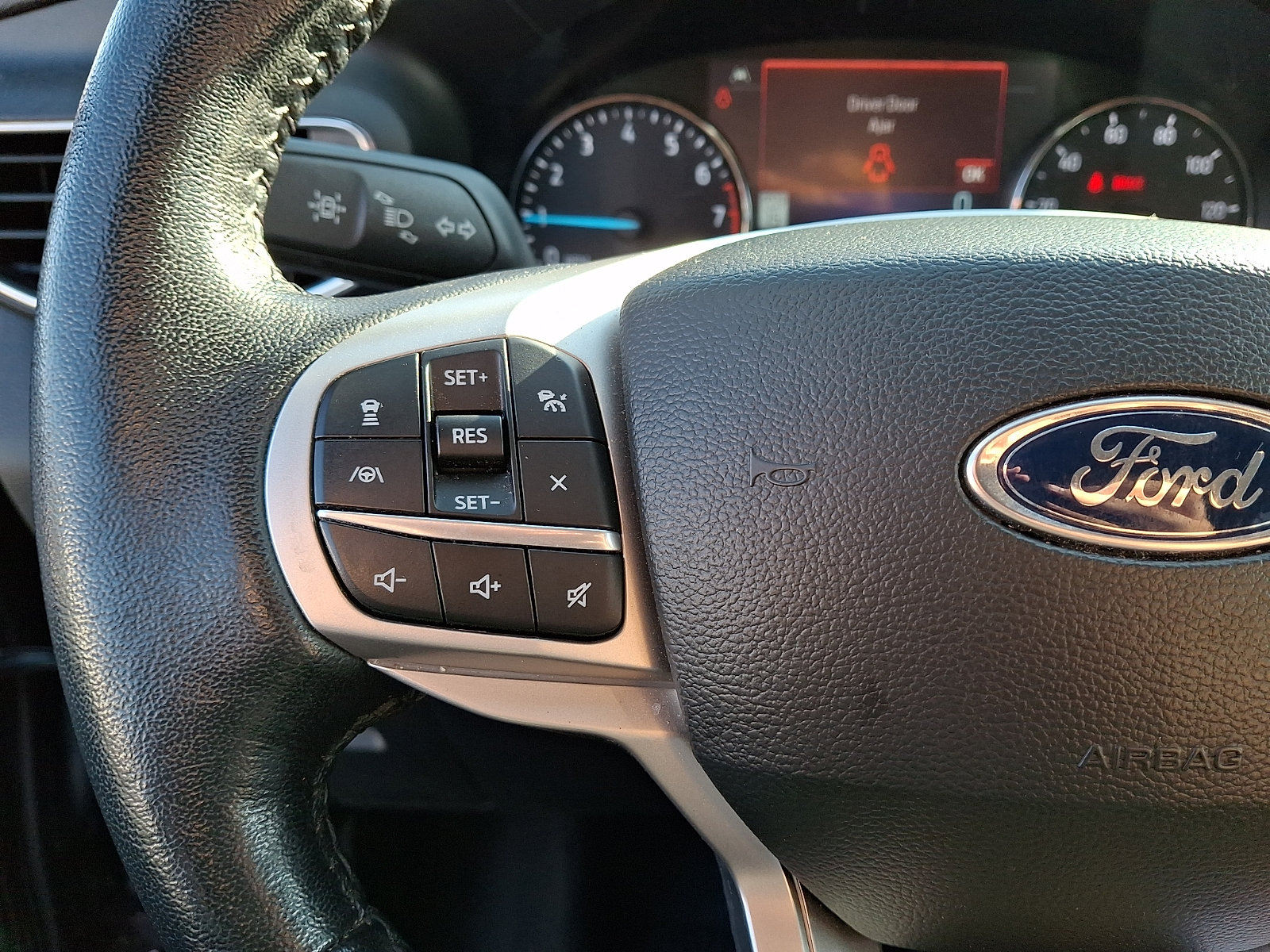 Certified 2022 Ford Explorer XLT w/ Equipment Group 202A AWD/4WD image 23