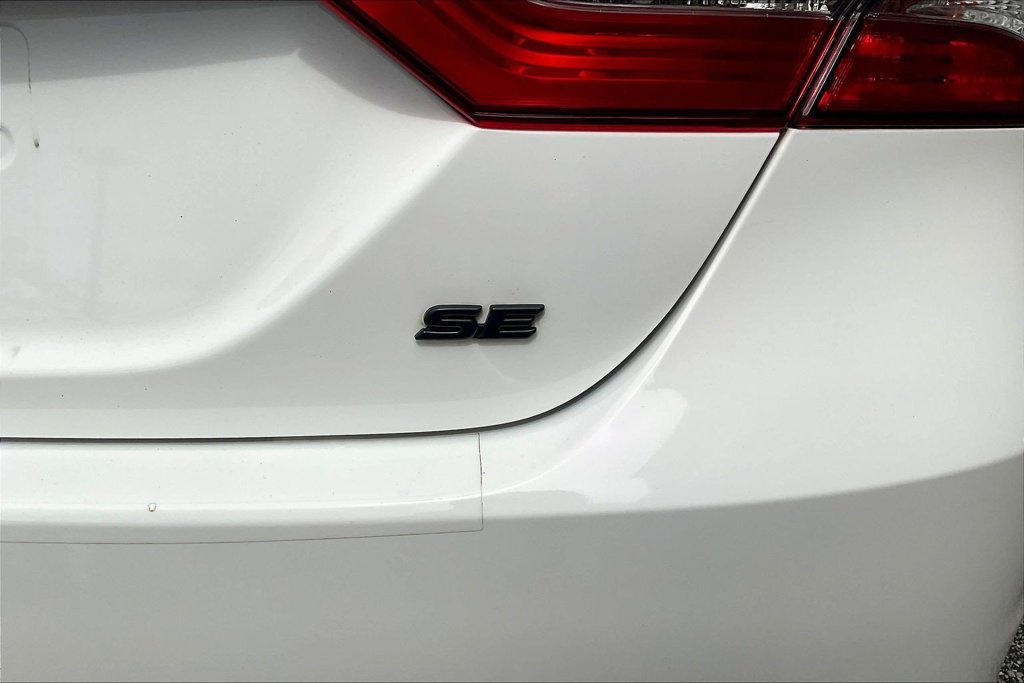 Used 2020 Toyota Camry SE FWD image 24