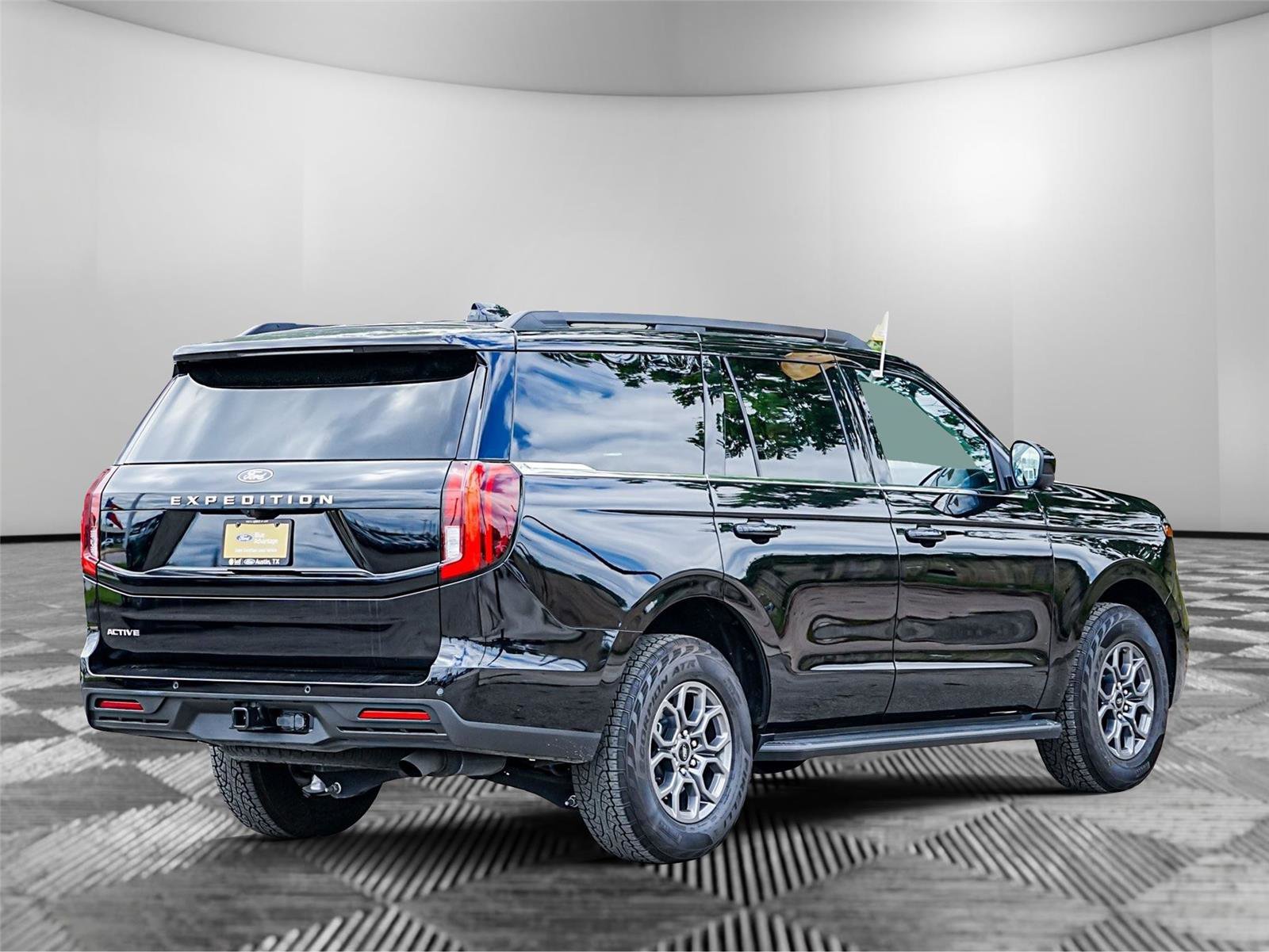 Certified 2025 Ford Expedition Active RWD image 4