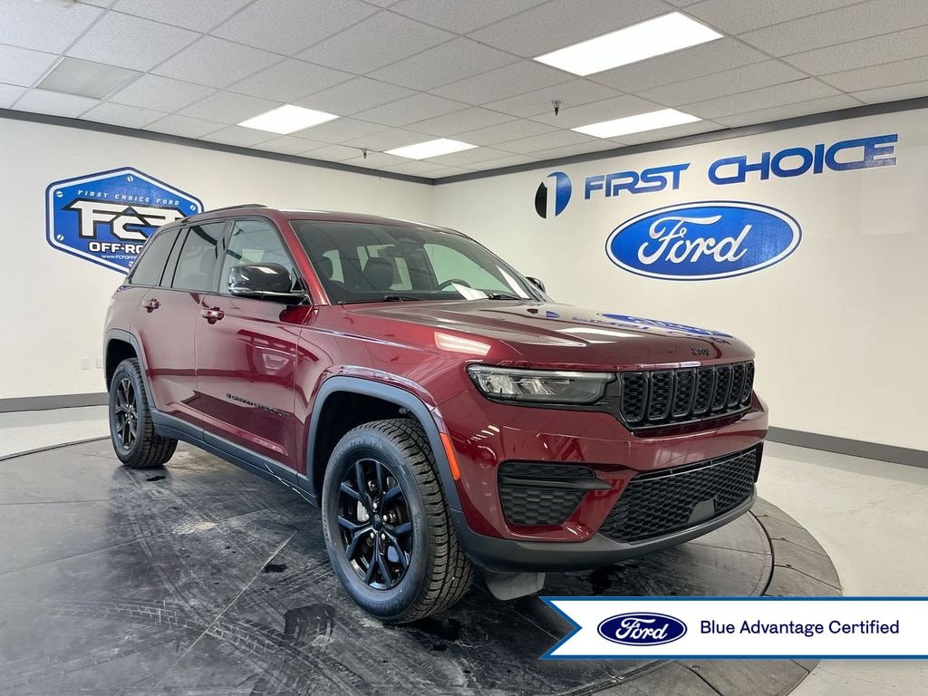 Used 2025 Jeep Grand Cherokee Altitude AWD/4WD image 1