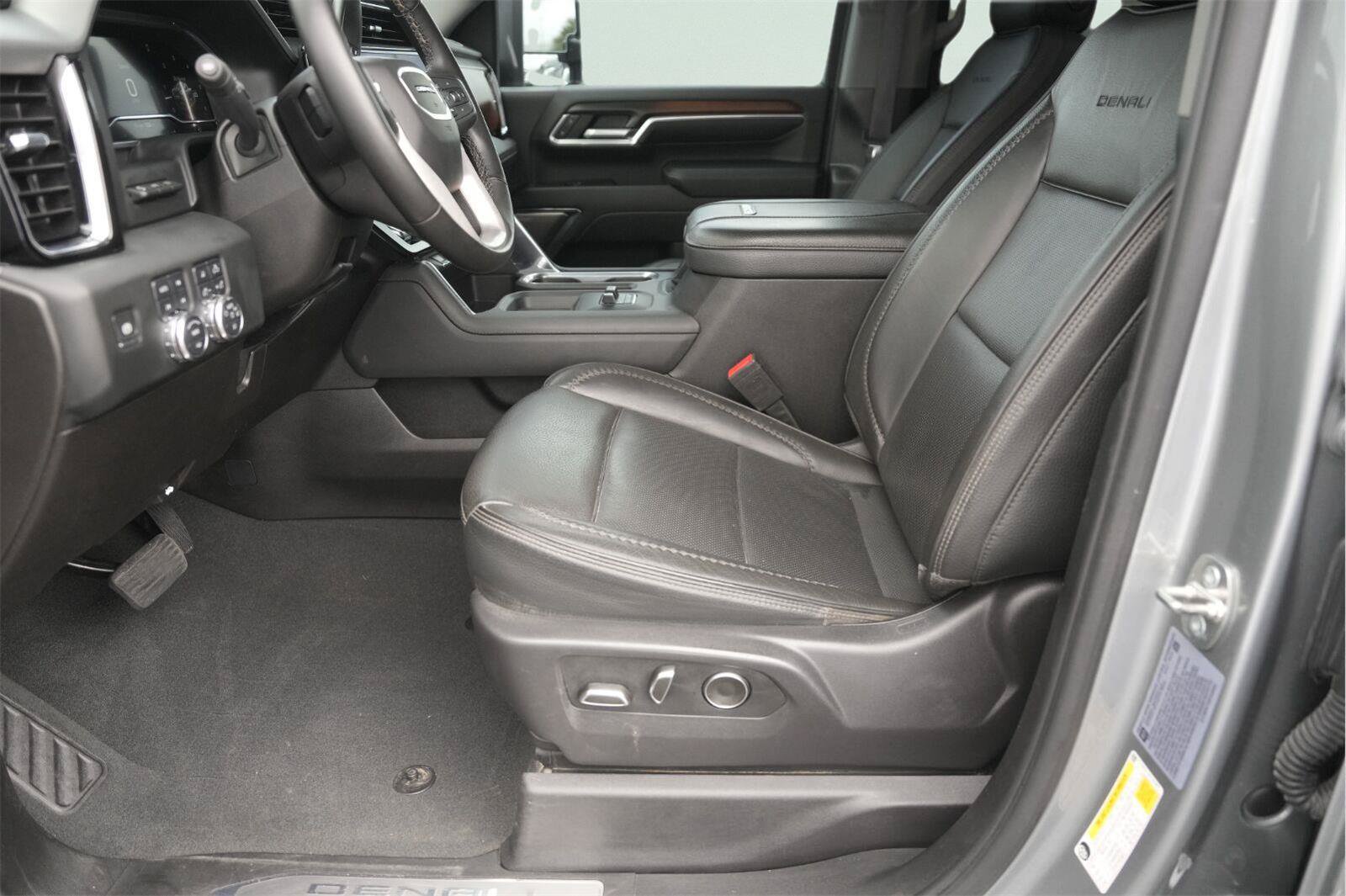 Used 2024 GMC Sierra 2500 Denali w/ Denali Reserve Package AWD/4WD image 9