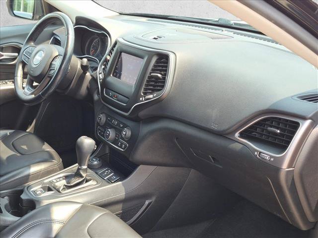 Used 2020 Jeep Cherokee Latitude Plus w/ Cold Weather Group AWD/4WD image 24