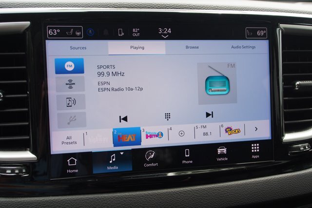 Used 2024 Chrysler Pacifica Touring-L FWD image 30
