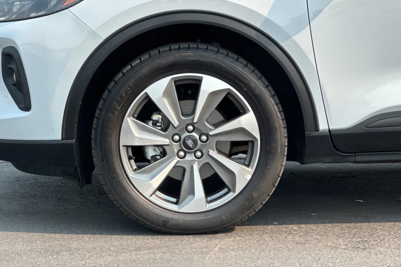 Certified 2025 Ford Escape Platinum AWD/4WD image 27