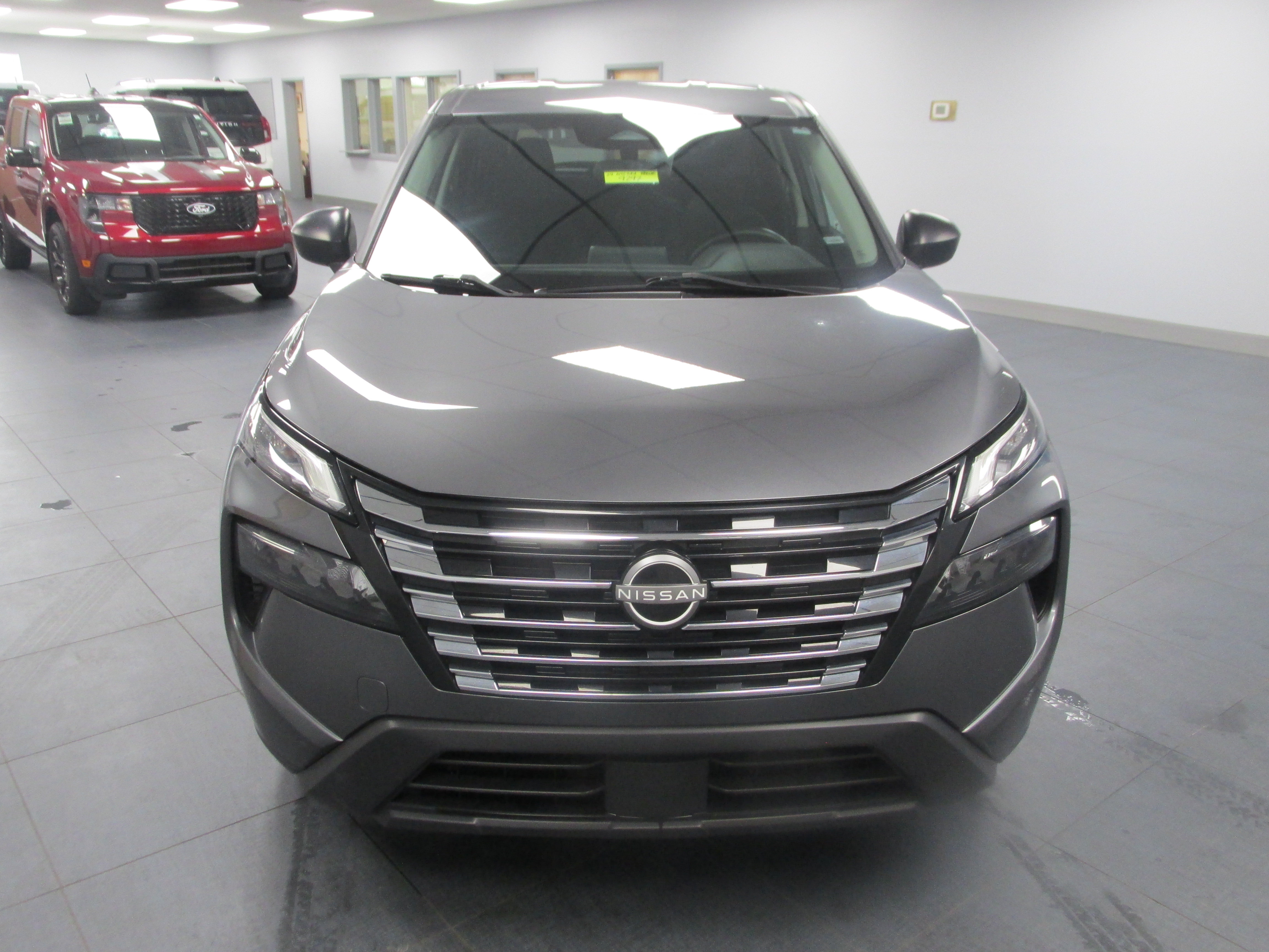 Used 2024 Nissan Rogue S FWD image 2
