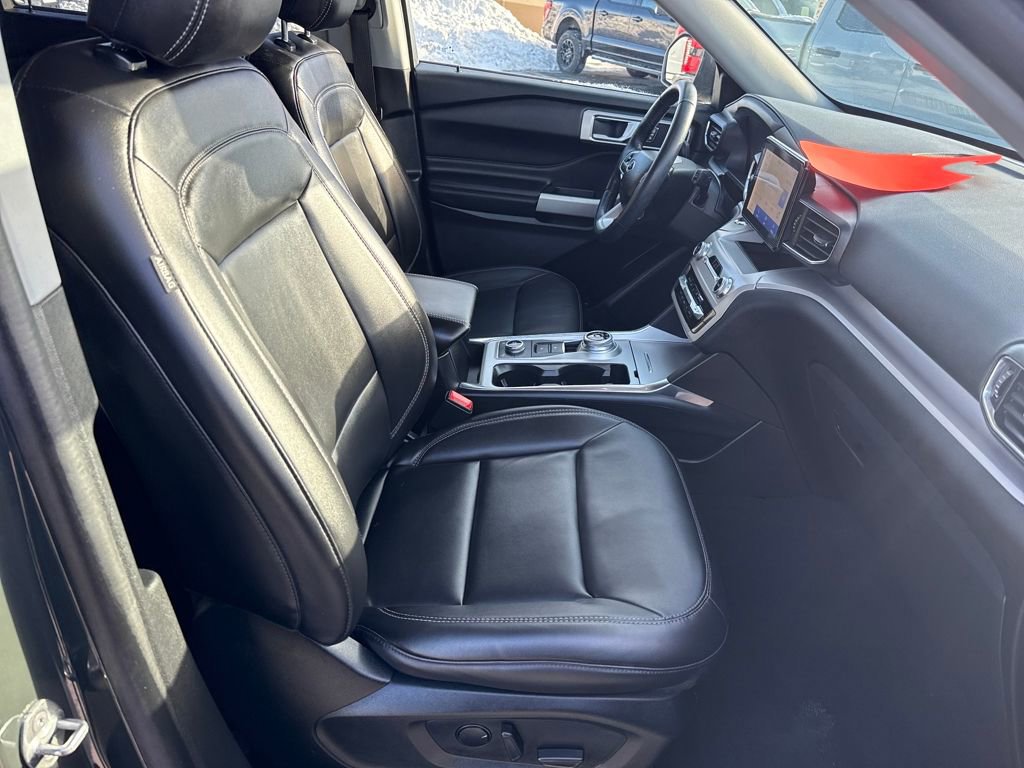 Certified 2023 Ford Explorer XLT w/ Equipment Group 202A image 9
