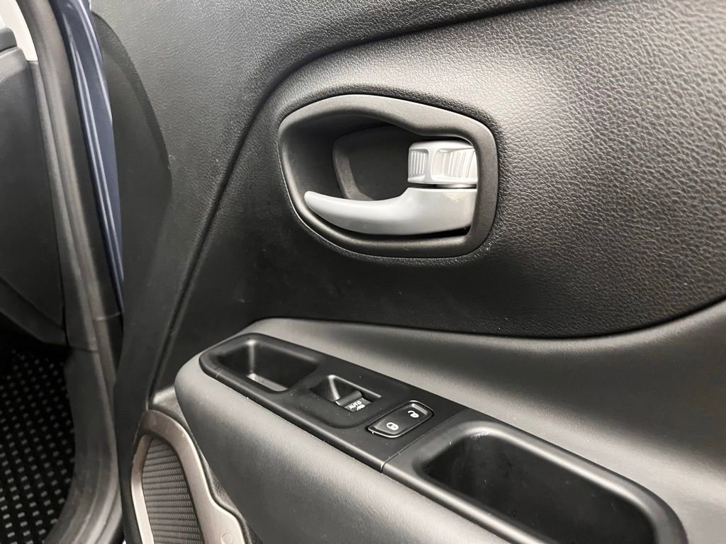 Used 2023 Jeep Renegade Limited image 26