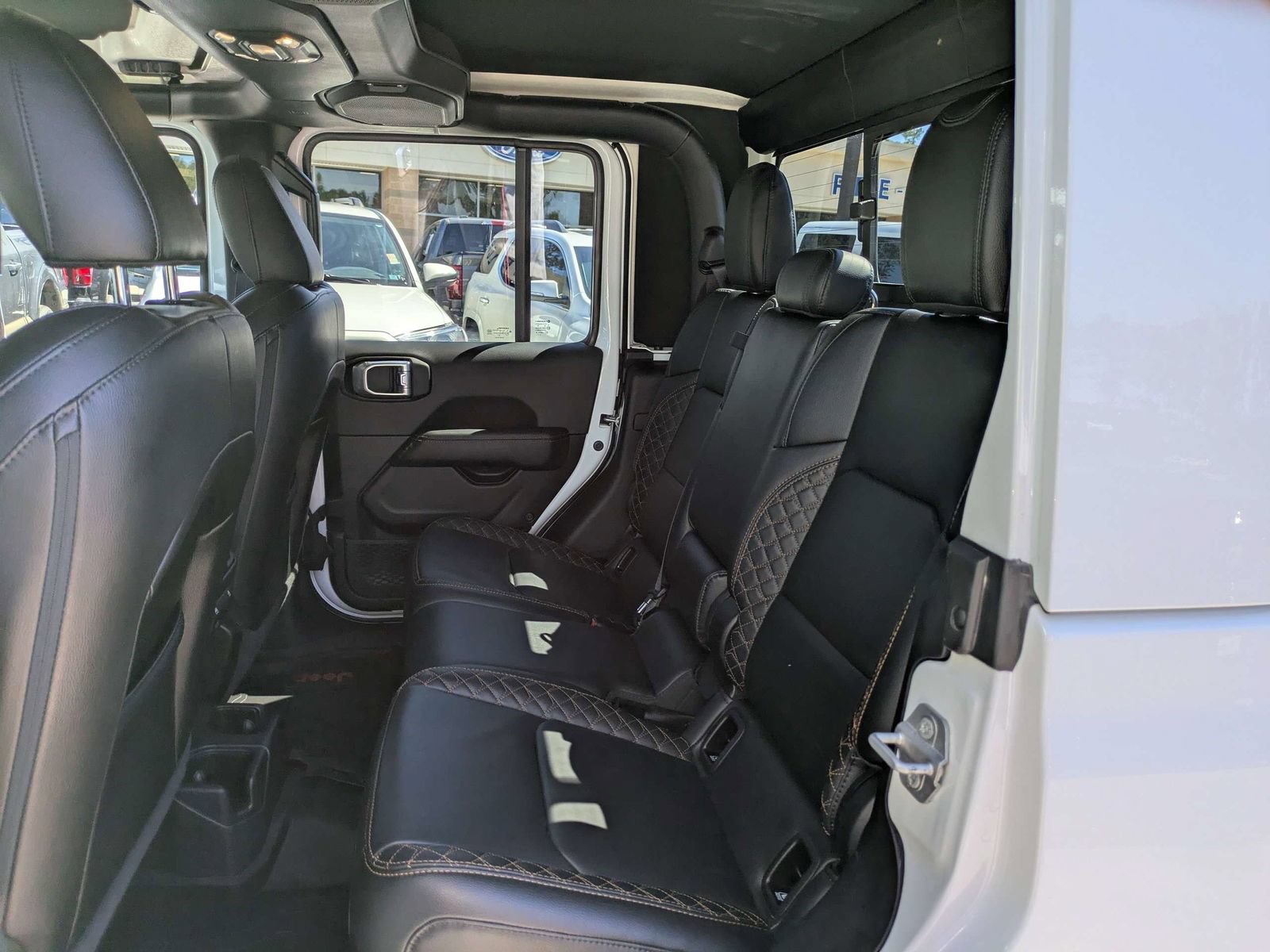 Used 2022 Jeep Gladiator Overland AWD/4WD image 8