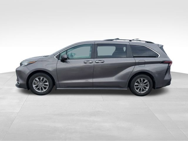 Used 2023 Toyota Sienna XLE image 6
