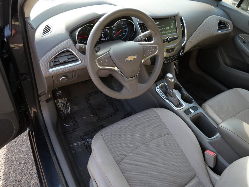 Used 2017 Chevrolet Cruze LT w/ Convenience Package FWD image 3