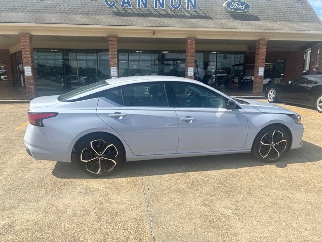 Used 2025 Nissan Altima 2.5 SR FWD image 6