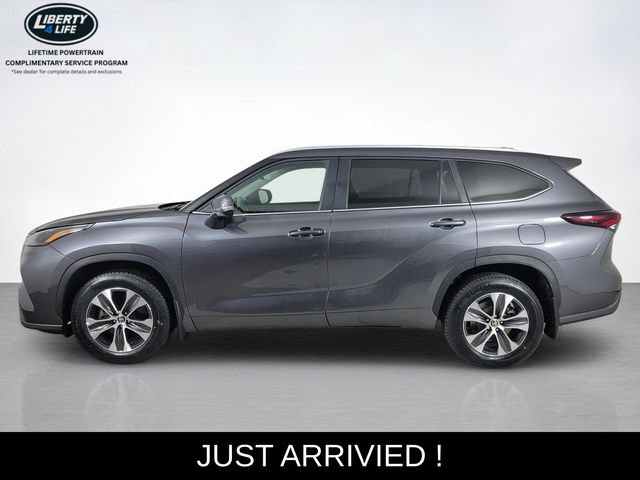 Used 2025 Toyota Highlander XLE AWD/4WD image 6
