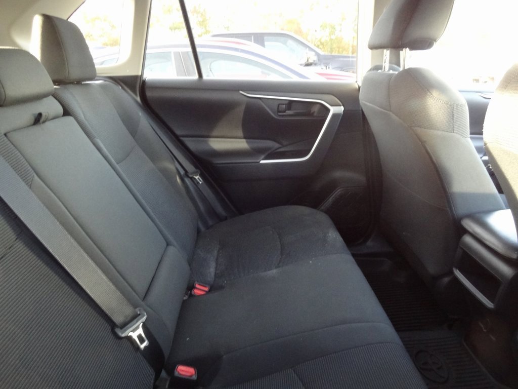 Used 2020 Toyota RAV4 LE image 9