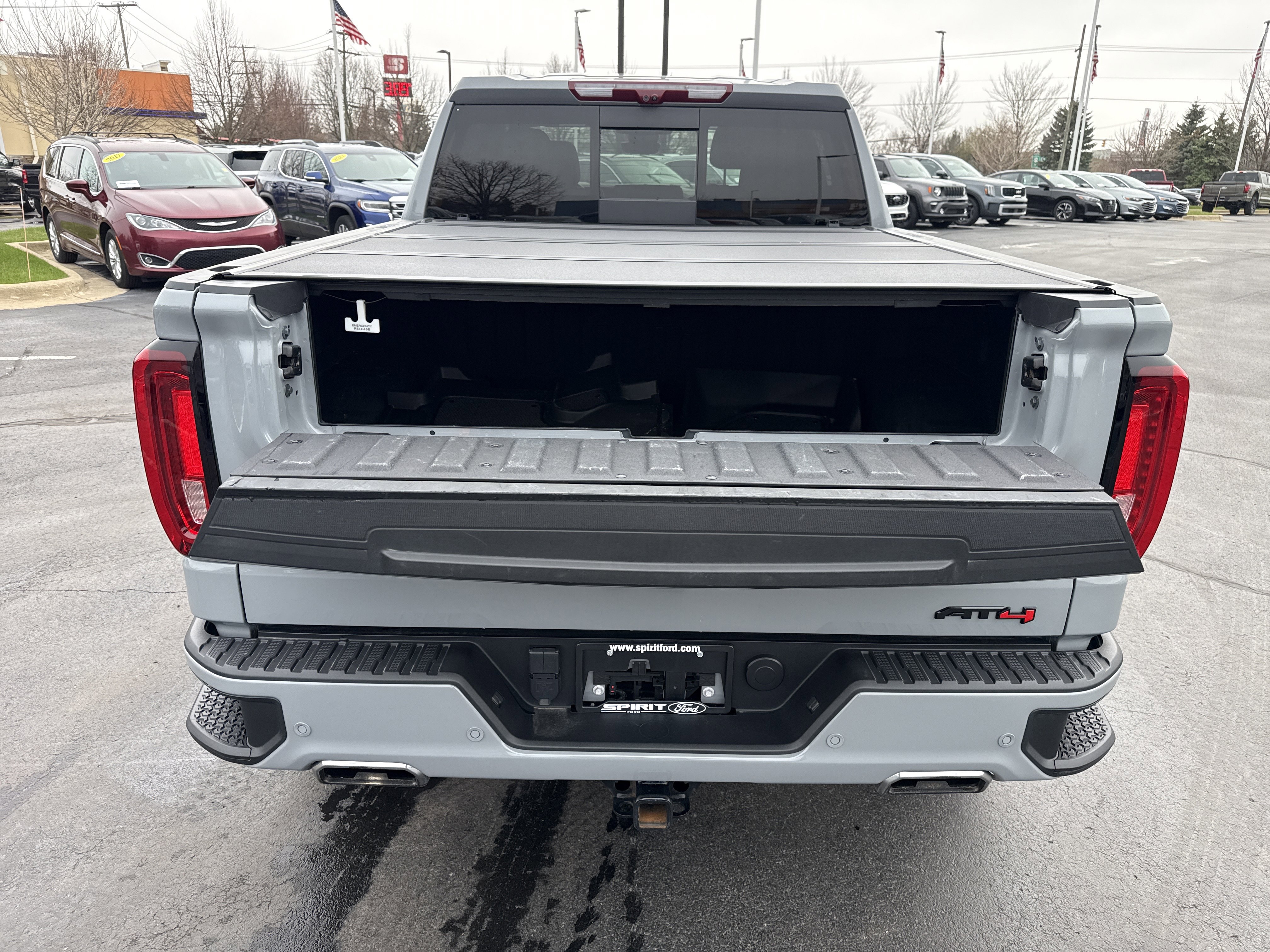Used 2024 GMC Sierra 1500 AT4 w/ Technology Package AWD/4WD image 8
