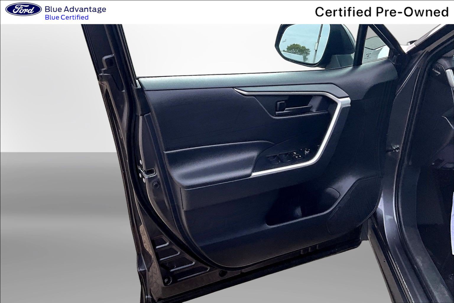 Used 2024 Toyota RAV4 LE AWD/4WD image 25