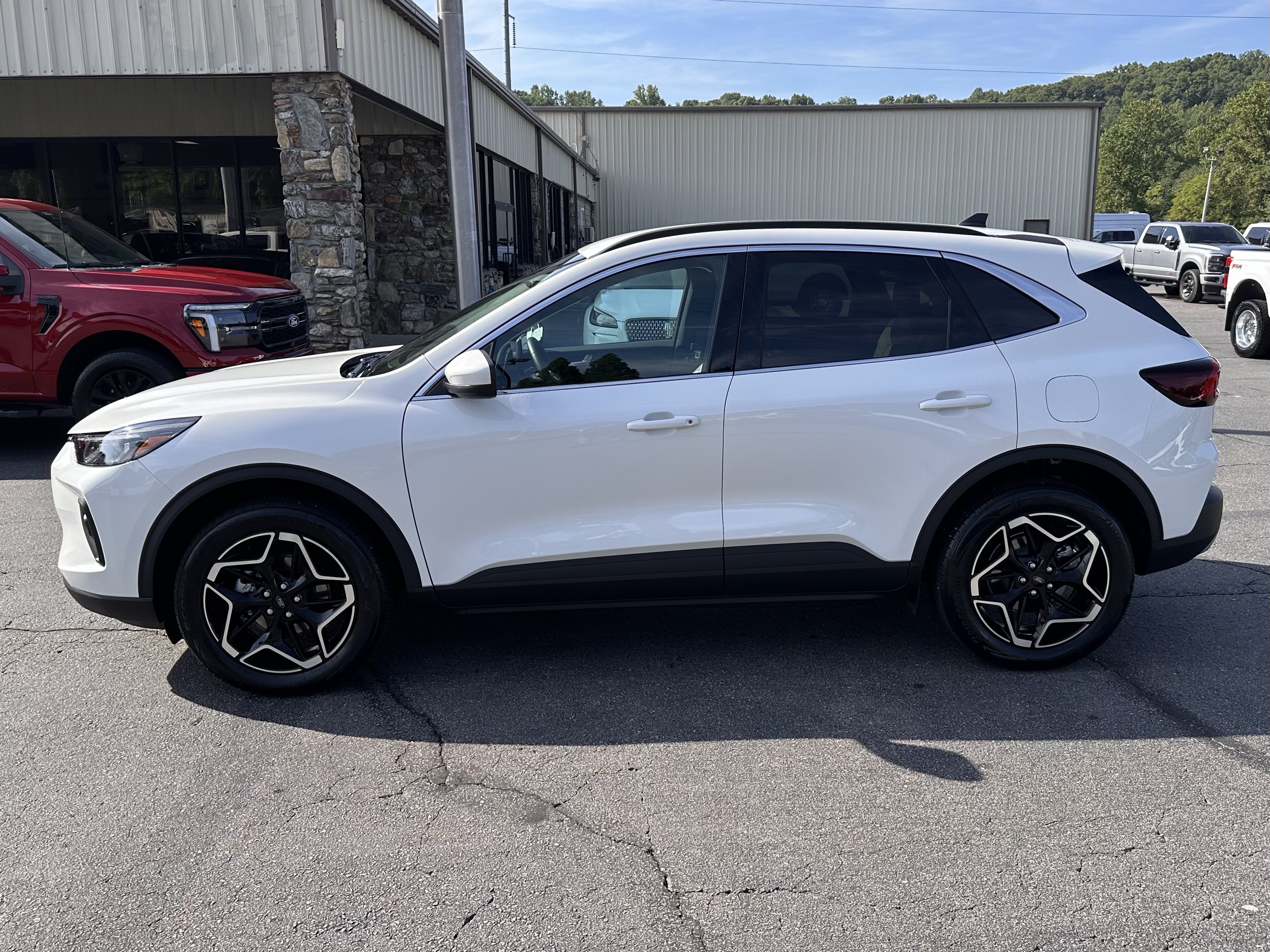 Certified 2026 Ford Escape Platinum w/ Equipment Group 601A AWD/4WD image 1