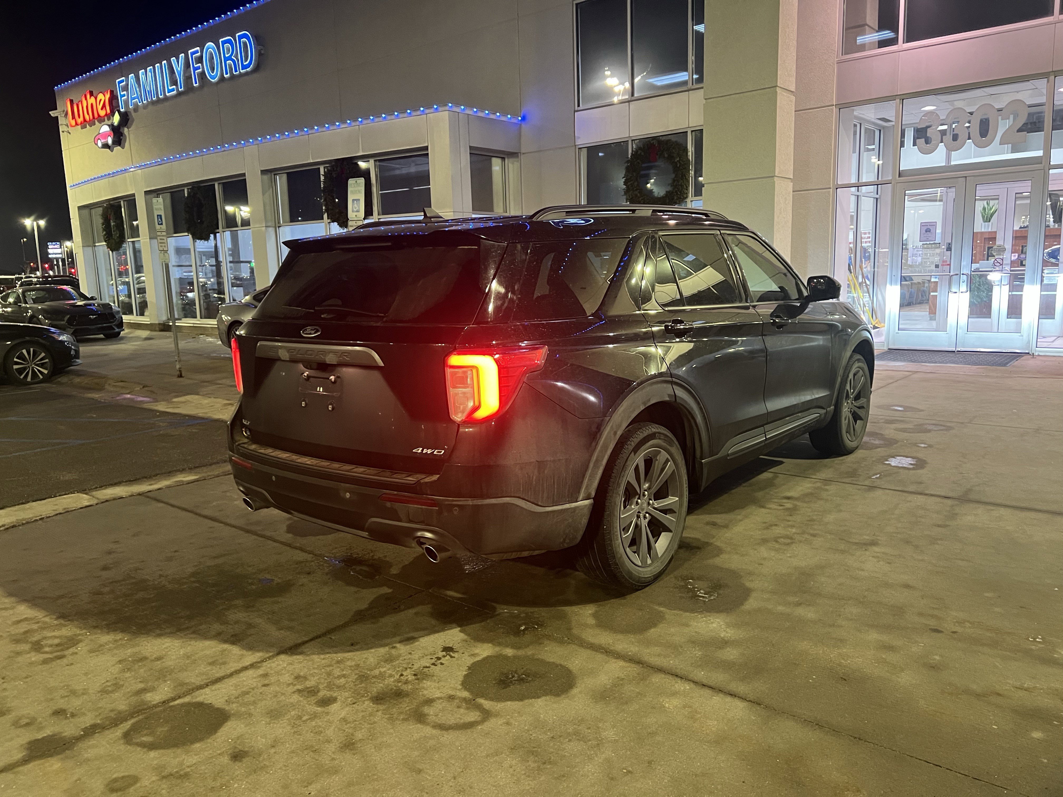 Certified 2022 Ford Explorer XLT w/ Equipment Group 202A image 3