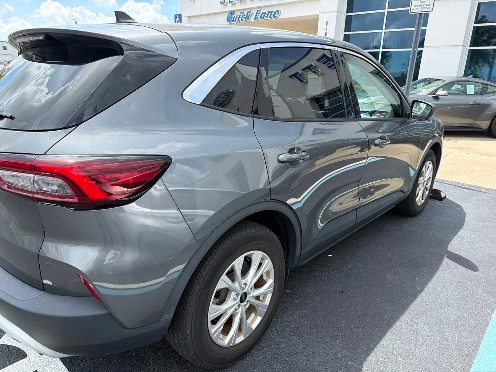 Certified 2023 Ford Escape Active FWD image 2