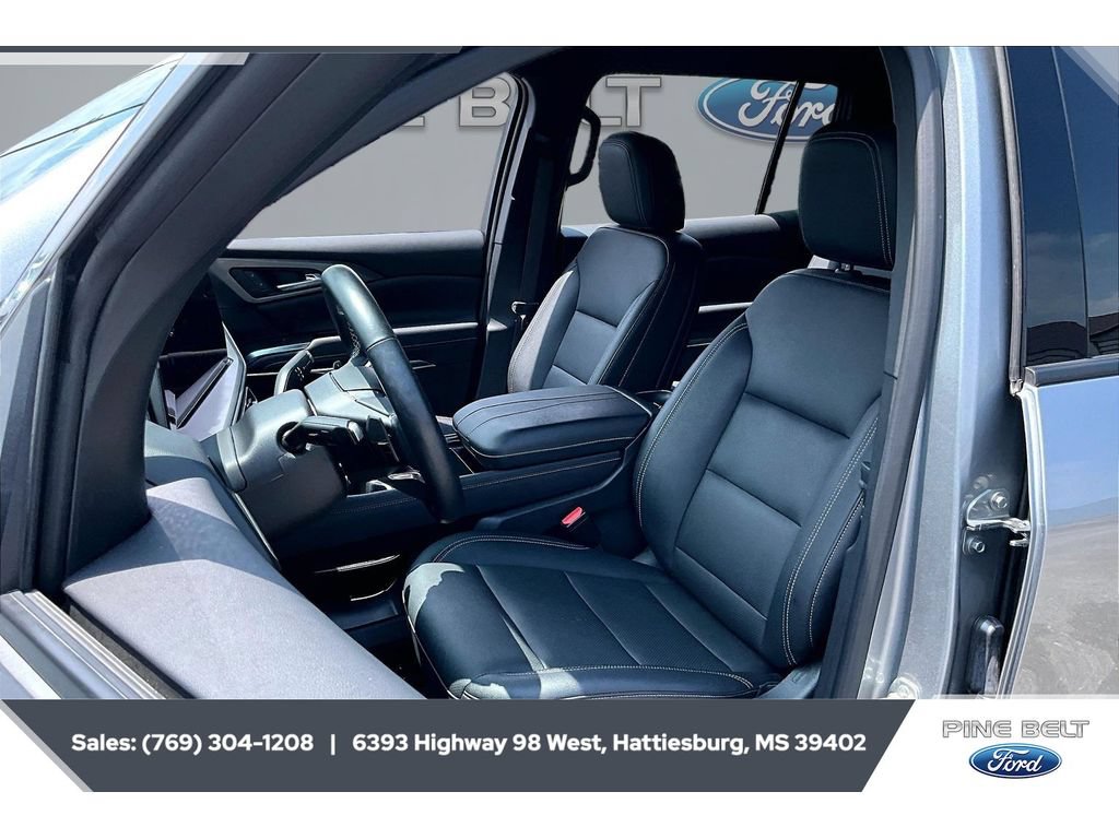 Used 2025 Chevrolet Traverse LT w/ Driver Confidence Package FWD image 18