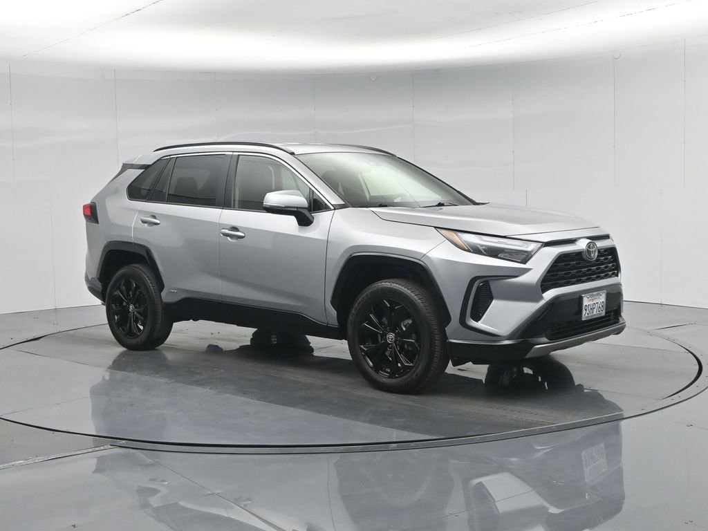 Used 2025 Toyota RAV4 SE image 27