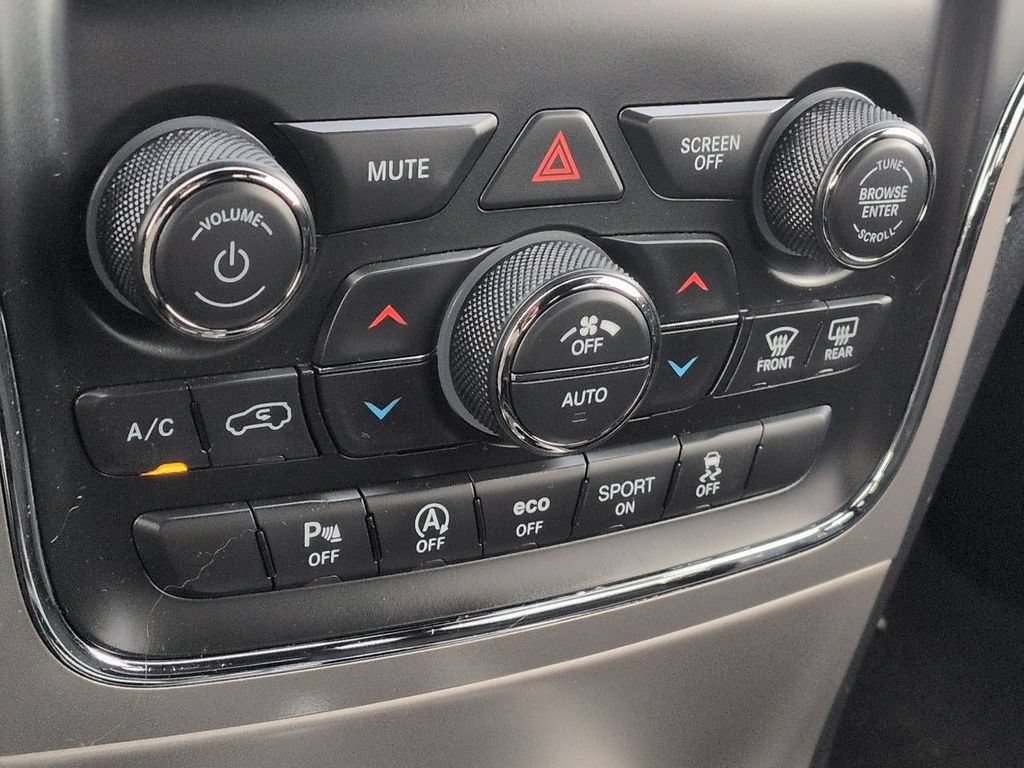 Used 2021 Jeep Grand Cherokee Laredo AWD/4WD image 21