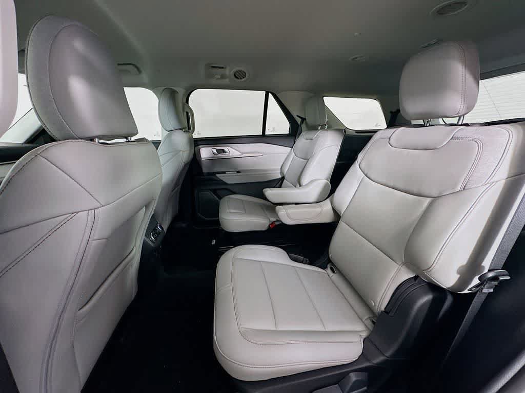 Certified 2025 Ford Explorer Active w/ Active Comfort Package RWD image 14