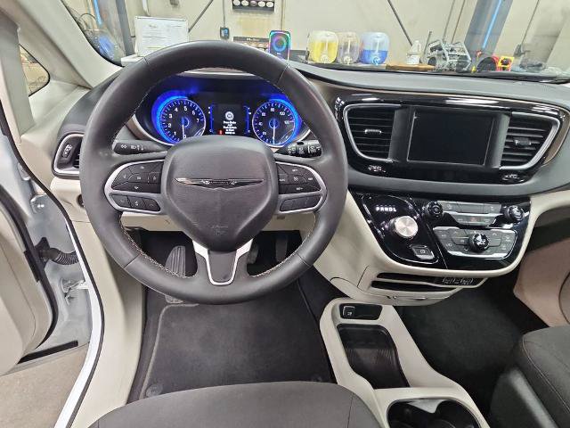 Used 2023 Chrysler Voyager LX FWD image 16