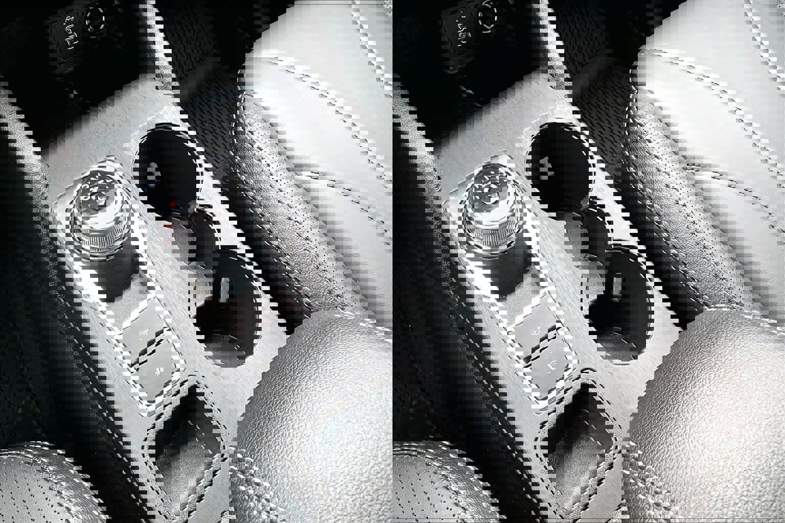 Certified 2025 Ford Escape SE w/ PHEV Premium Package image 17