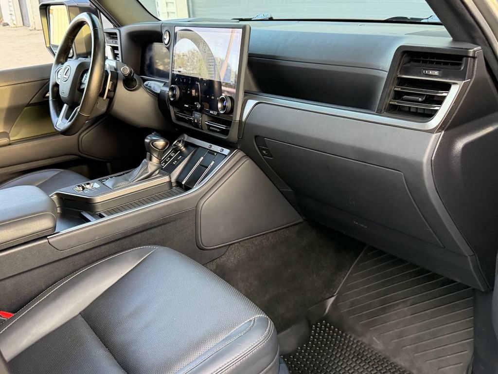 Used 2024 Lexus GX 550 AWD/4WD image 16