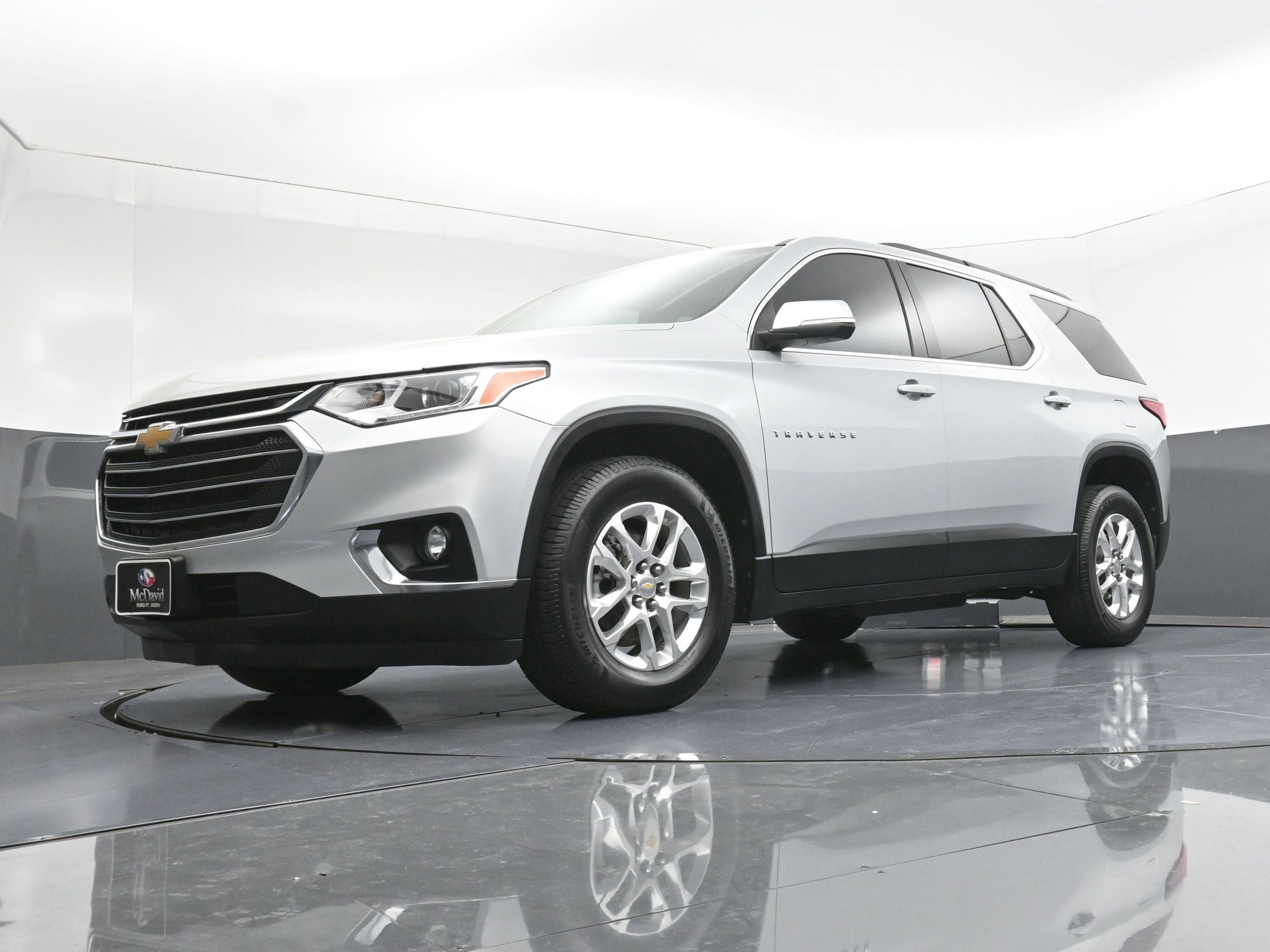 Used 2021 Chevrolet Traverse LT image 2