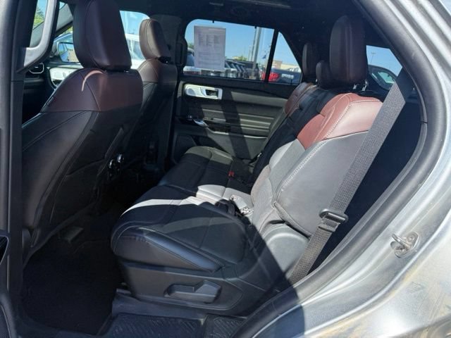 Certified 2023 Ford Explorer Platinum w/ Technology Package AWD/4WD image 14