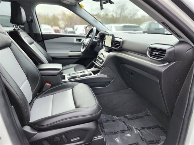 Certified 2022 Ford Explorer XLT w/ Equipment Group 202A image 11